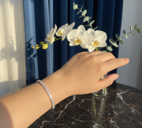 : Elegant Crystal Tennis Bracelet