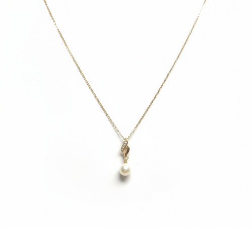 Elegant Pearl Drop Necklace