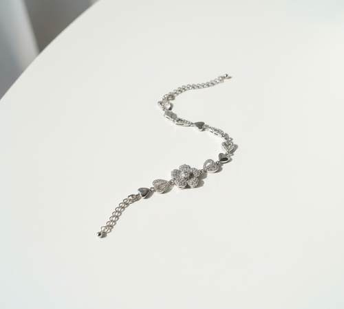 .Elegant Crystal Flower Chain Bracelet - Silver Ton